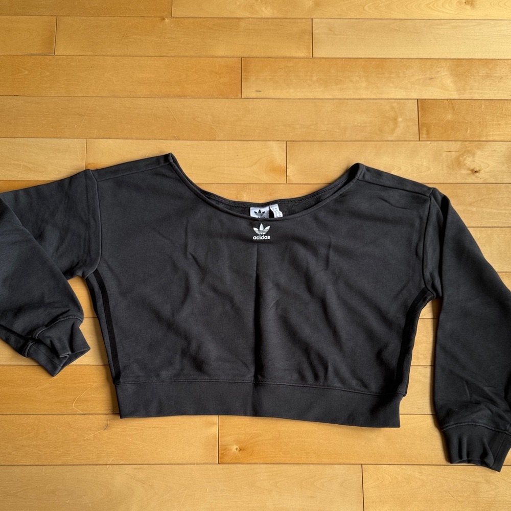 Adidas Dark Gray Long Sleeve Cropped Top Wide neck opening